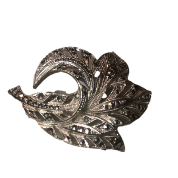 ANTIQUE Art Deco Sterling Silver & Marcasite Leaf Brooch 1.5” x 1.4” 1920s - 30s - Picture 1 of 5